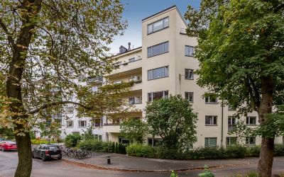AS THERESESGT 44 OG LAURA GUNDERSENSGT 6