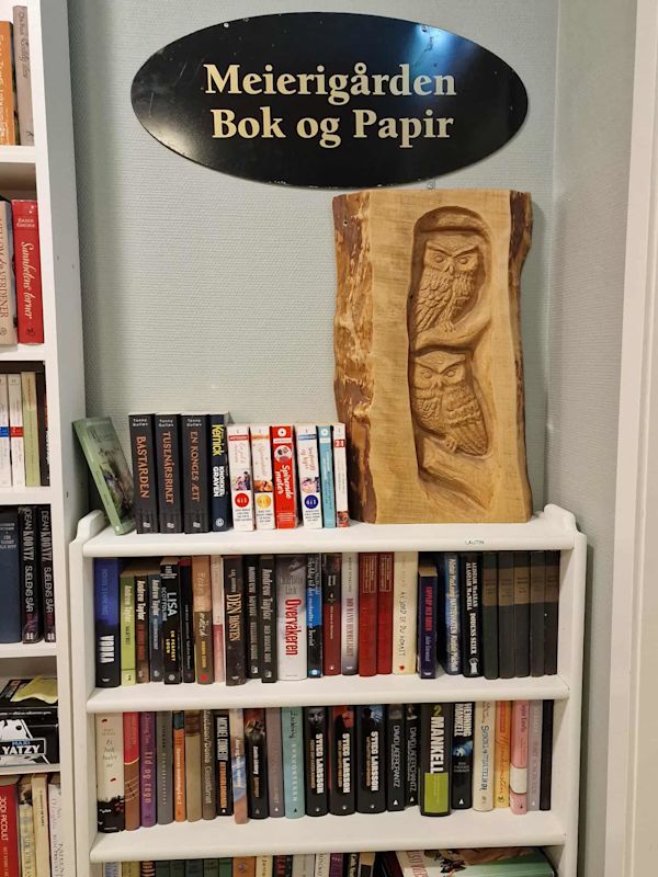 Skiltet er fra en butikk som drev ei lita stund i 1. etg.