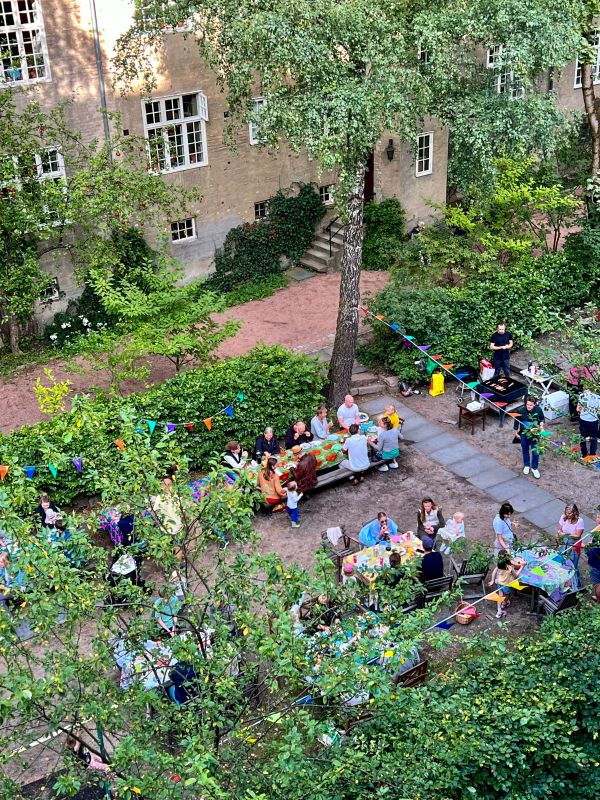 Sommerfest i bakgården