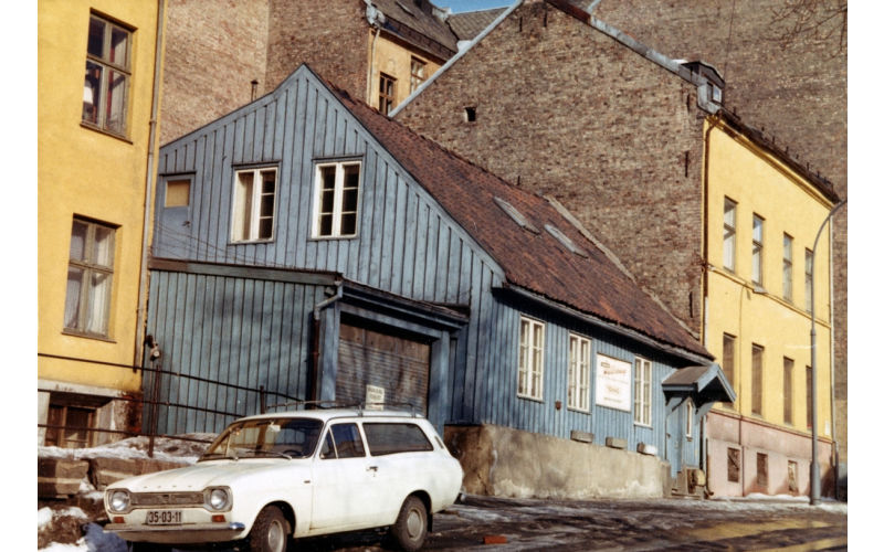 Gamle Torvbakkgata 8 og 10, fotografert 1969 – trehuset var fra Ny York-perioden. Foto: Thorbjørn Oslo Gustavsen, Oslo Museum