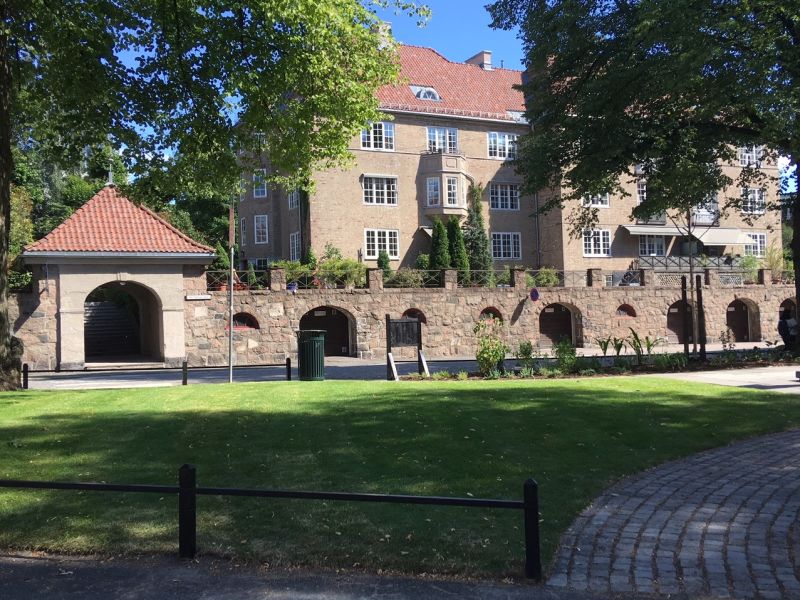 Kvartal 3 syd med garasjer og lommeparken foran