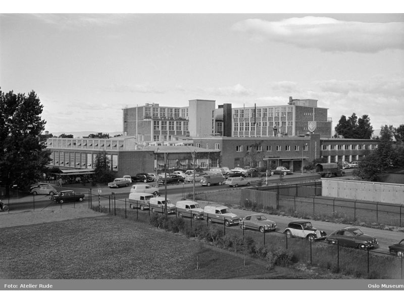 Emaljeverket 1964, Lørenveien 51 - Greger Kruse. Slo seg sammen med Nordia(Trestandard A/S på nabotomten der Økern Portal er i dag) på 70-tallet - dannet Kjøkkenprodusenten “Norema”. I dag: - “Gregers kvartal"